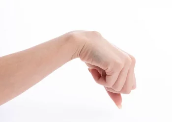 ¿Por qué me sale un bulto en la muñeca?