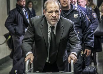Harvey Weinstein espera sentenciado por violación en Los Ángeles