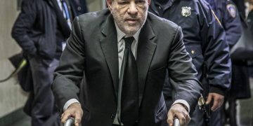 Harvey Weinstein espera sentenciado por violación en Los Ángeles