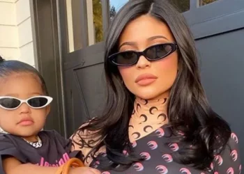 Stormi y Kylie Jenner de pequeña son idénticas