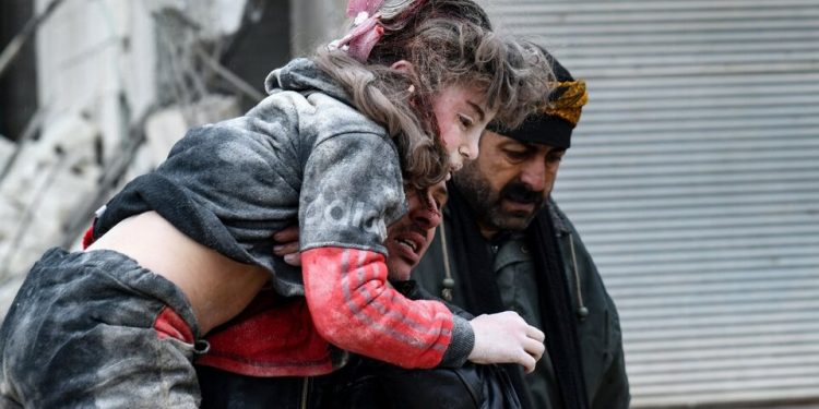 La OMS advirtió que las muertes por el terremoto en Turquía y Siria podrían superar las 20.000