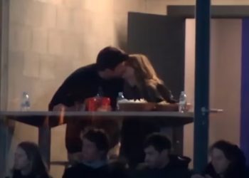 El video más apasionado de Piqué y Clara Chía Martí: a los besos en un palco