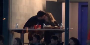 El video más apasionado de Piqué y Clara Chía Martí: a los besos en un palco