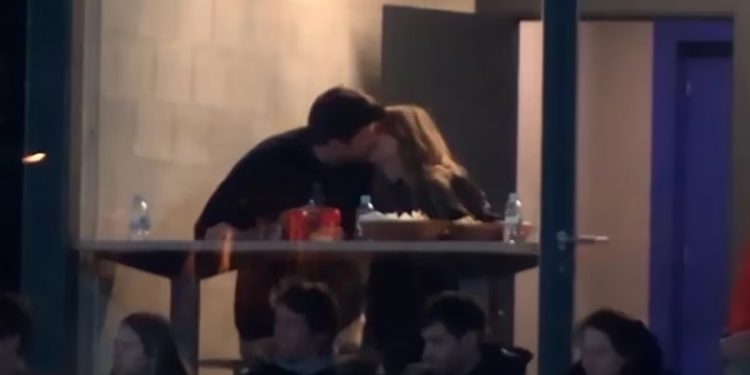 El video más apasionado de Piqué y Clara Chía Martí: a los besos en un palco