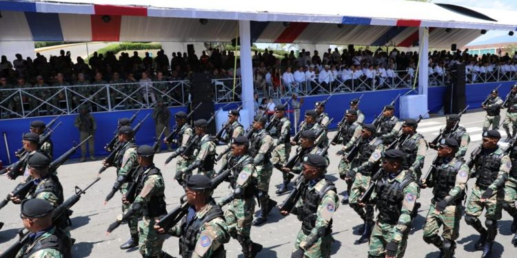 Presidente Abinader asiste a Tedeum por 179 aniversario de la Batalla 30 de Marzo y encabeza desfile cívico-militar y policial
