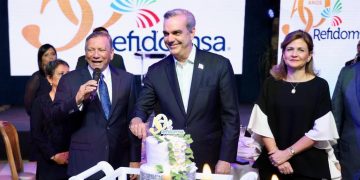 Refidomsa celebró 50 años de historia con una gala encabeza por el presidente Luis Abinader