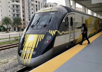 Brightline, el nuevo tren entre Miami y Orlando, hace pruebas de alta velocidad