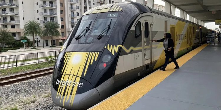 Brightline, el nuevo tren entre Miami y Orlando, hace pruebas de alta velocidad