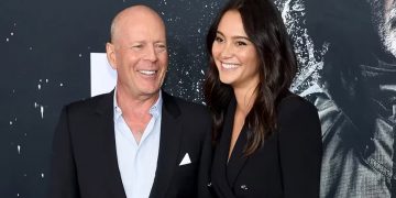 Esposa de Bruce Willis desmintió que Demi Moore se mudó con el actor para ayudarlo con su enfermedad