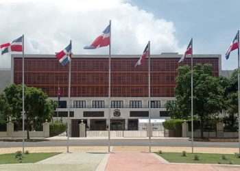 Diputados buscan establecer controles de calidad en cigarrillos electrónicos