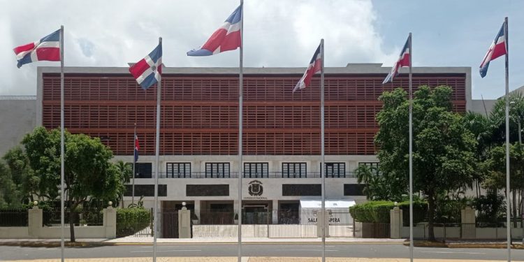 Diputados buscan establecer controles de calidad en cigarrillos electrónicos