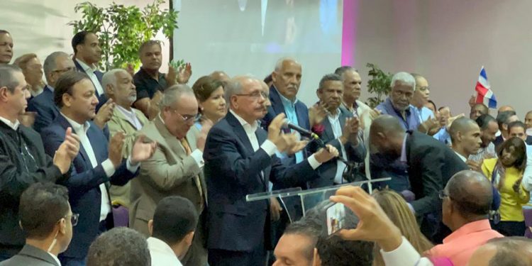 Danilo ve acusaciones de corrupción como parte de proyecto «reeleccionista»