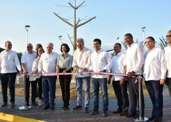 Gobierno inaugura primera etapa de saneamiento del arroyo Gurabo