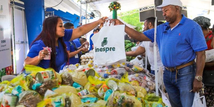 Inespre inicia ventas combos de habichuelas con dulce en Feria Agropecuaria Nacional 2023