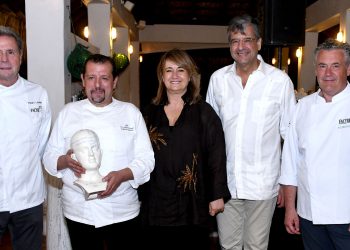 Chef Alberto Martín es reconocido como el Embajador de la Gastronomía Española por FACYRE en Club Hemingway