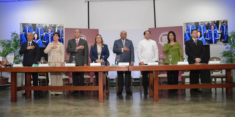 TC pone a circular siete obras sobre derecho constitucional en Santiago