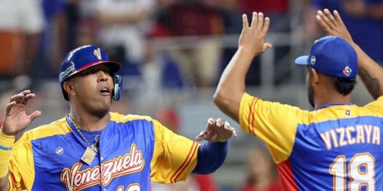 Venezuela abre con importante victoria ante los favoritos de Dominicana