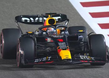 Verstappen machaca con la pole, pero Ferrari reacciona; Sainz partirá cuarto y Alonso quinto
