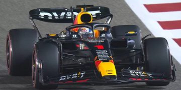 Verstappen machaca con la pole, pero Ferrari reacciona; Sainz partirá cuarto y Alonso quinto