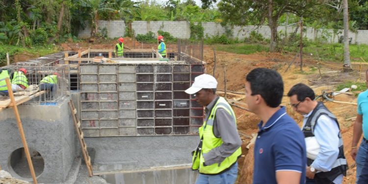 Wellington Arnaud supervisa obras en el este