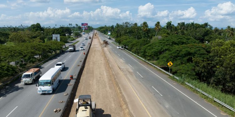 Ascención documenta bases legales y costos de transformación de la autopista Duarte