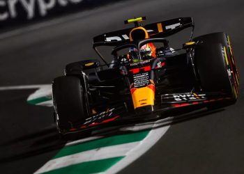 Pérez se lleva la pole ante el KO de Verstappen; Alonso saldrá 2º en Yeda
