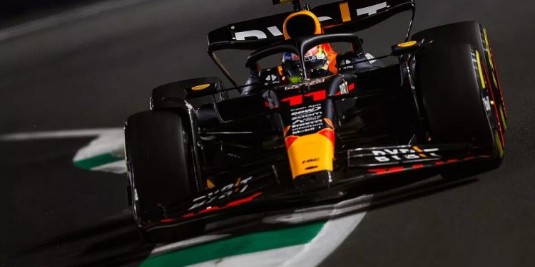 Pérez se lleva la pole ante el KO de Verstappen; Alonso saldrá 2º en Yeda