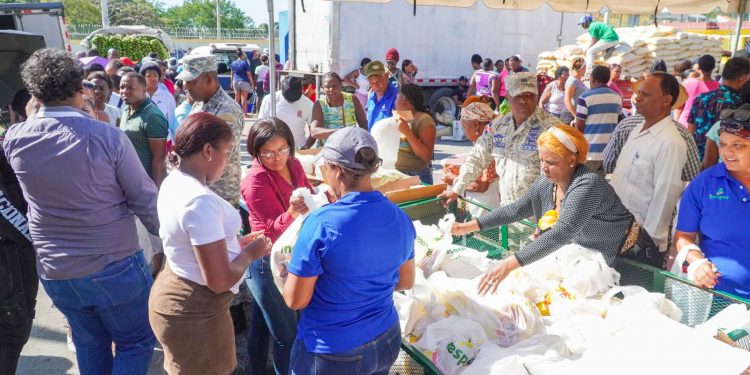 Residentes de San Luis manifiestan satisfacción por apertura de mercado #90 del Inespre