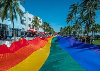 “Don’t Say Gay”: más prohibiciones para las escuelas de Florida tras una expansión de la controvertida ley