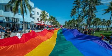“Don’t Say Gay”: más prohibiciones para las escuelas de Florida tras una expansión de la controvertida ley