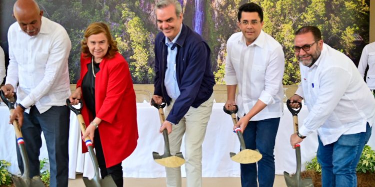 Presidente Abinader da inicio a la reconstrucción del acceso vial al Salto de Aguas Blancas por valor de RD$391 millones