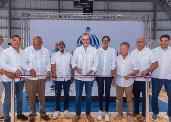 Abinader entrega la reconstrucción de dos polideportivos, club deportivo y cancha de baloncesto a comunidades de La Romana y La Altagracia