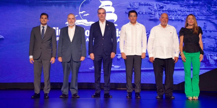 Presidente Abinader llama países del Gran Caribe, a trabajar de manera unificada para solución conjunta a la crisis del sargazo