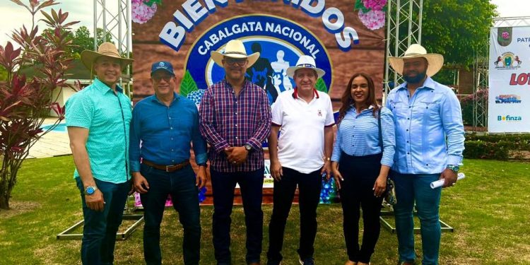 En un ambiente familiar se desarrolló con éxito la Cabalgata Nacional Villa de las Hortensias 2 mil 500 caballos de paso fino