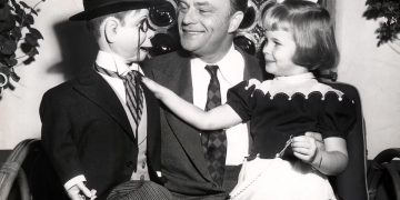 La insólita historia del ventrílocuo que desheredó a su famosa hija y dejó todos sus bienes a su muñeco