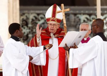 El papa Francisco presidió la misa del Domingo de Ramos desde la Plaza San Pedro en el Vaticano