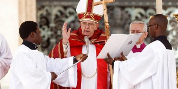El papa Francisco presidió la misa del Domingo de Ramos desde la Plaza San Pedro en el Vaticano