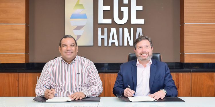 Firman contrato de Concesión Definitiva del Parque Solar Sajoma