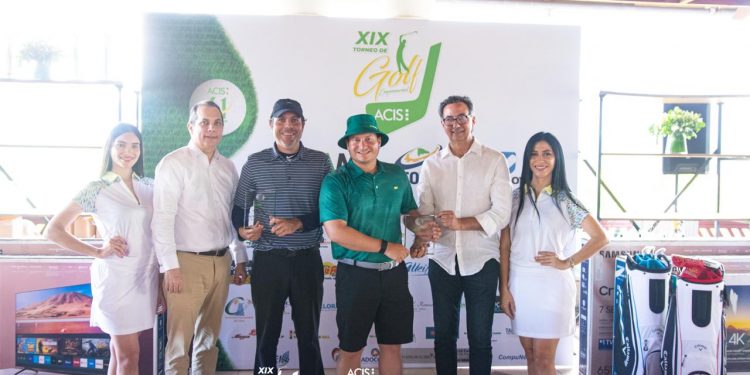 Nueve parejas triunfan en Golf Acis dedicado a la vicepresidente Raquel Peña