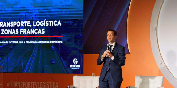 Hugo Beras expone avances movilidad sostenible y logística de cargas en RD