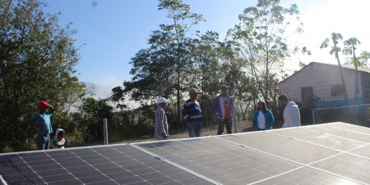 IDDI Lleva energía eléctrica a comunidades aisladas de Elías Piña y Santiago Rodríguez