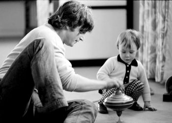 Hijo de Lennon cumple 60: el abandono de su padre, la canción que le compuso su “tío Paul” y un mensaje del más allá