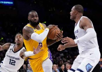 Lakers aplastaron a los Grizzles y avanzaron a la semifinal de Conferencia