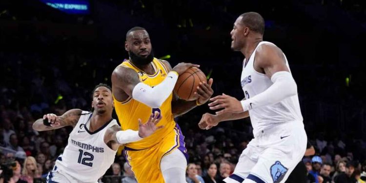 Lakers aplastaron a los Grizzles y avanzaron a la semifinal de Conferencia