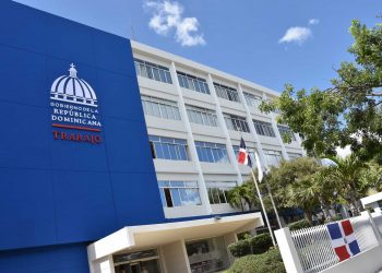 Gobierno anuncia aumento 20% al salario mínimo de trabajadores zona franca industrial