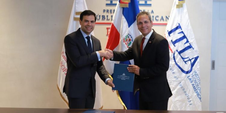 Propeep y el ITLA firman acuerdo para becas de estudios y suministro de protésis 3D