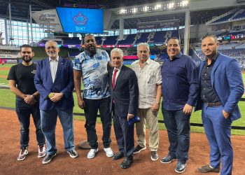 Presentan a Vladimir Guerrero embajador dominicano de la Serie del Caribe Miami