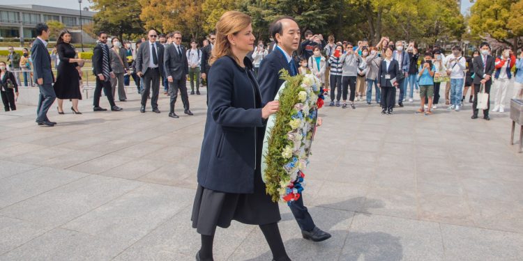 Vicepresidenta Raquel Peña Rinde Tributo a caídos por bomba atómica en Hiroshima