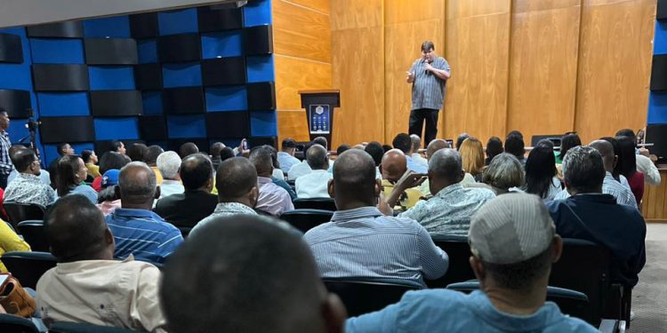 Raúl Martínez: «Ministerio Público debe investigar denuncia por sustracción de bonos en Santiago»