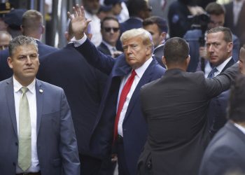 Trump queda bajo arresto en Nueva York